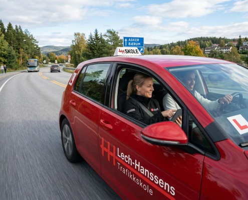 Driving school car from Lech-Hanssens Trafikkskole during a driving lesson, offering driver training and foreign license conversion in Norway.